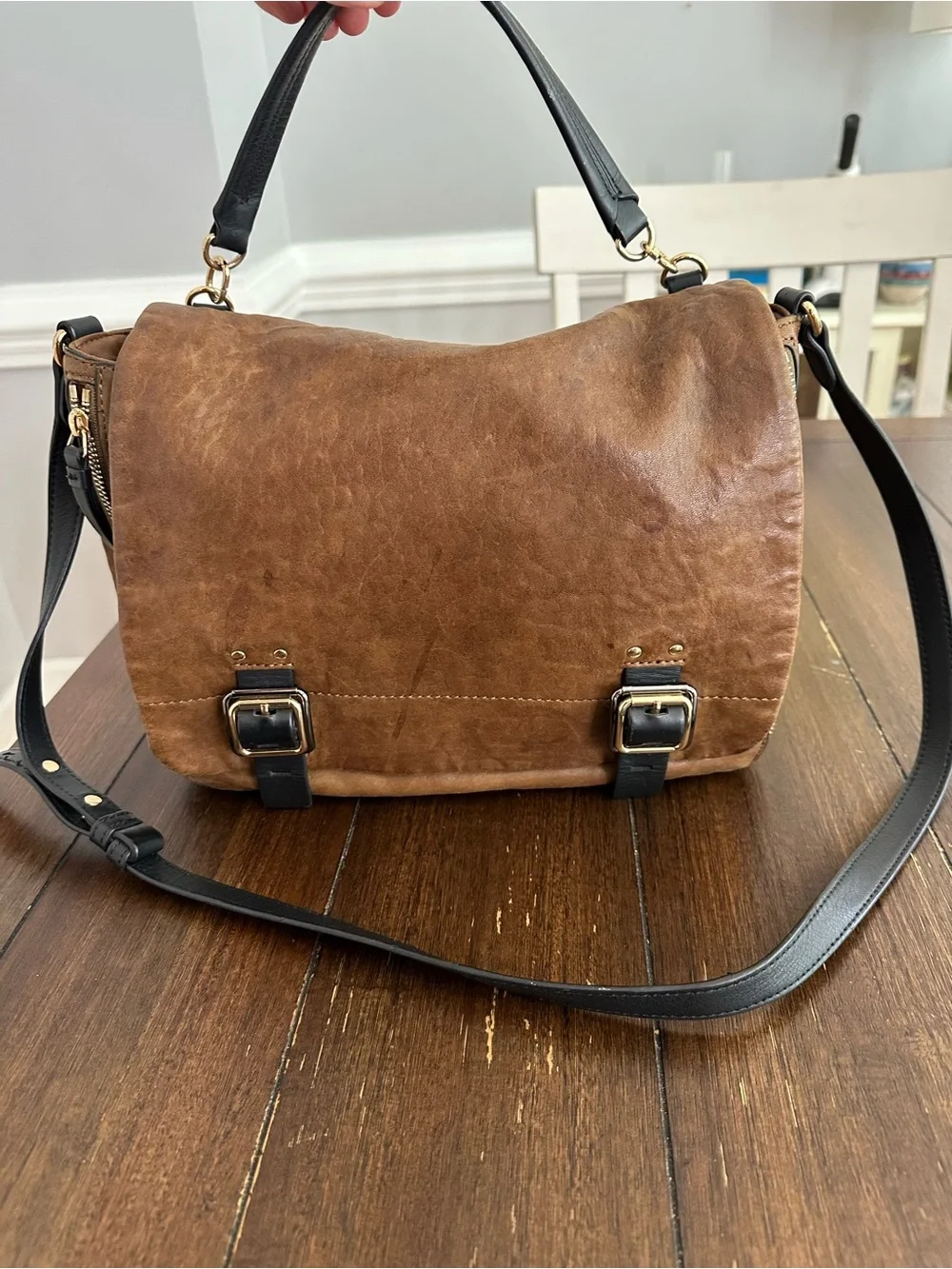 Vince Camuto Zelos flap messenger bag